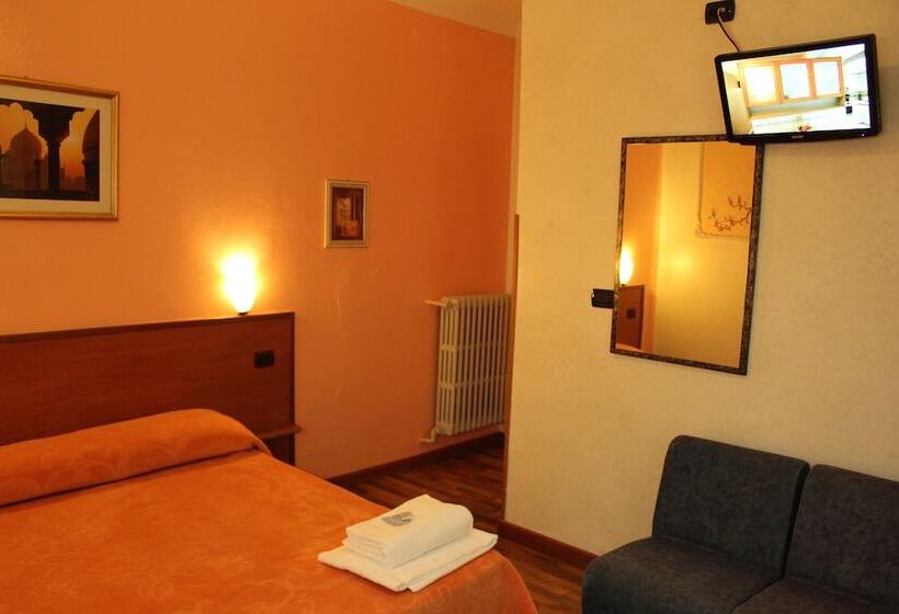 带共用浴室的标准房间, America