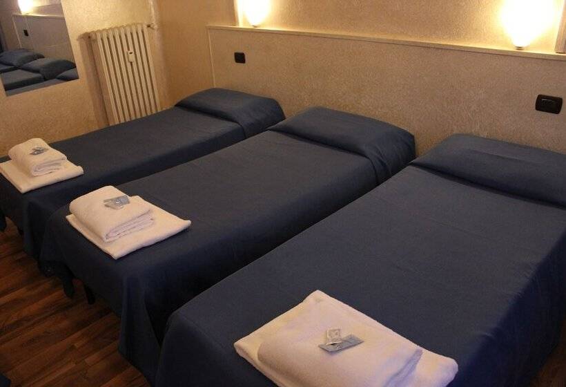 标准四人间共用浴室, America