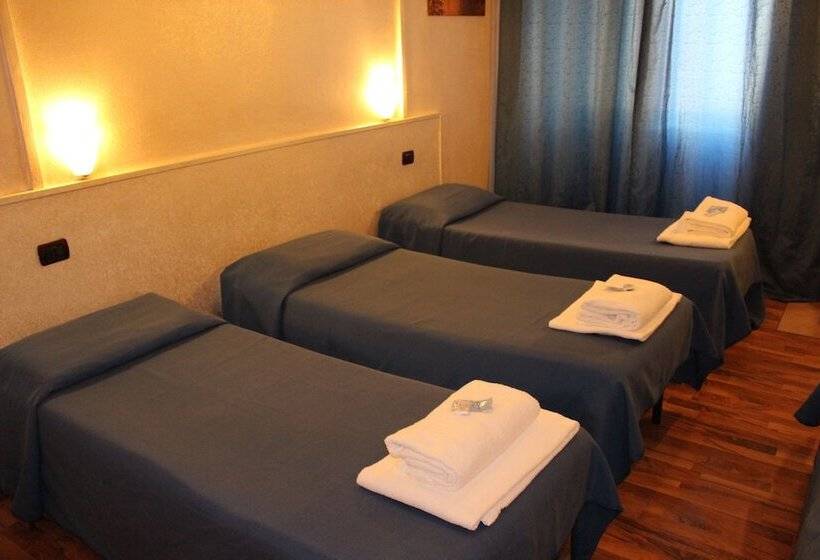 标准四人间共用浴室, America