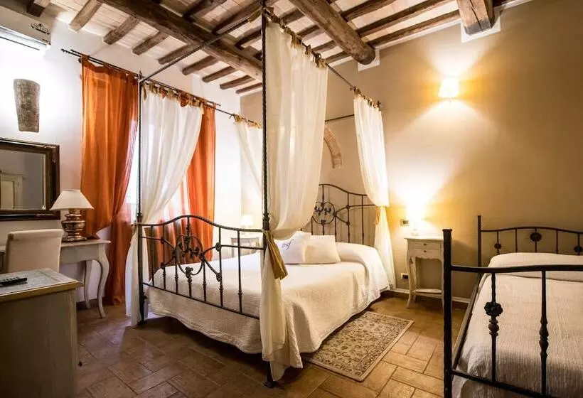 Superior Kolmen Hengen Huone, Borgo San Faustino Country Relais And Spa