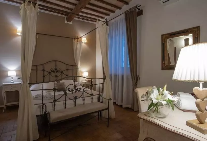 Superior Kolmen Hengen Huone, Borgo San Faustino Country Relais And Spa