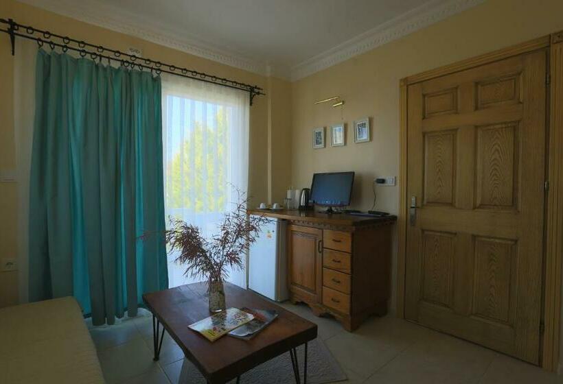 سوییت با چشم‌انداز باغ, Cundavilla Hotel & Suites