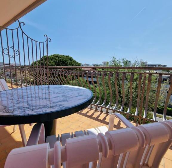 חדר סטנדרט, Di Giovanni