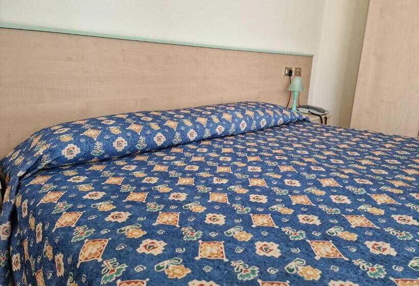 חדר סטנדרט, Di Giovanni