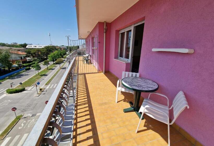 חדר סטנדרט לשלושה, Di Giovanni