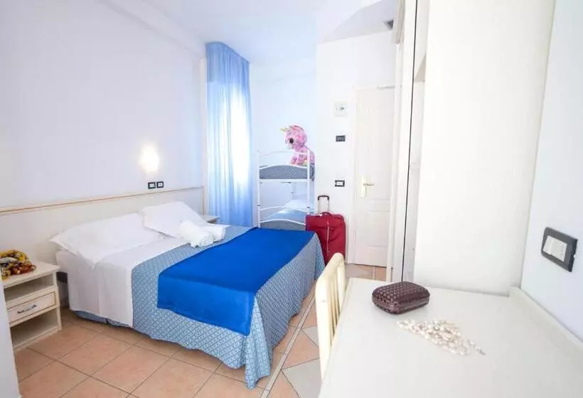 اتاق استاندارد چهارنفره با بالکن, Elite Cattolica
