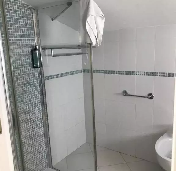 اتاق اکونومی, Elite Cattolica