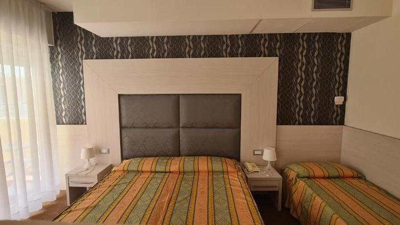 Deluxe Kolmen Hengen Huone, Eros