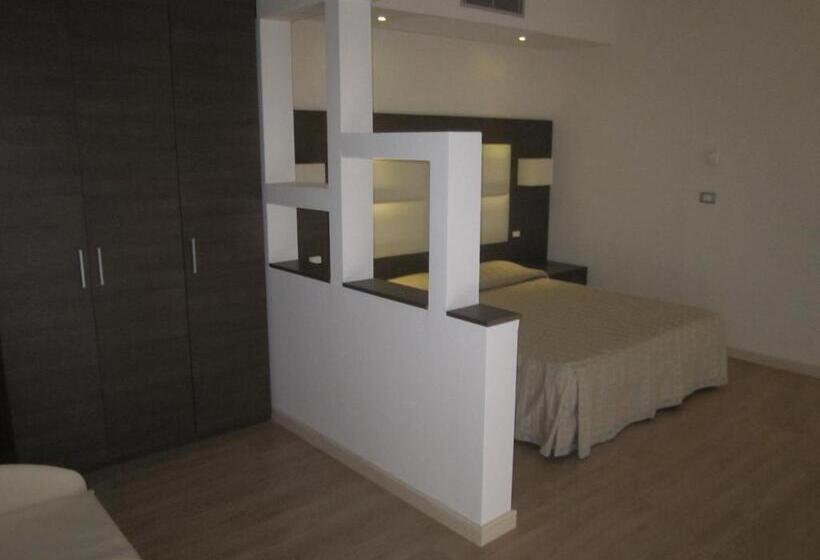 Deluxe Kolmen Hengen Huone, Eros