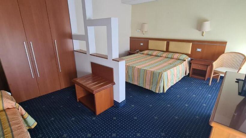 Superior Kolmen Hengen Huone, Eros