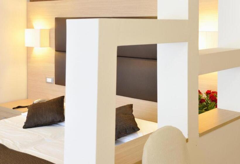 Deluxe Neljän Hengen Huone, Eros