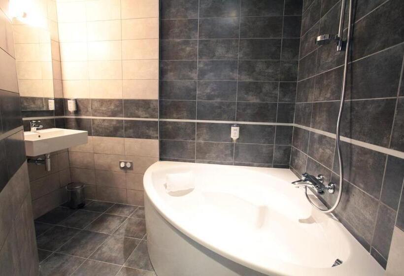 חדר סופריור, La Table De Gustave