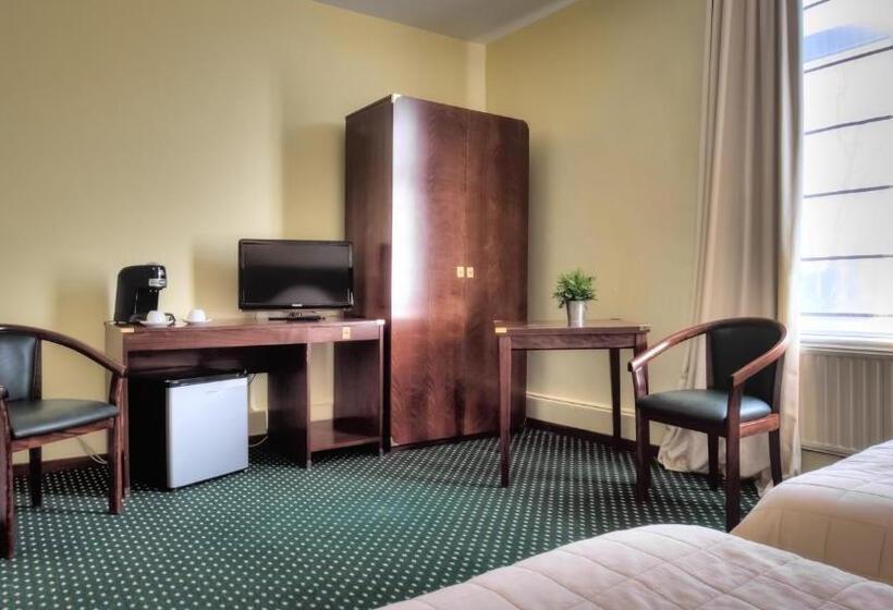 标准三人间, Le Monte Cristo