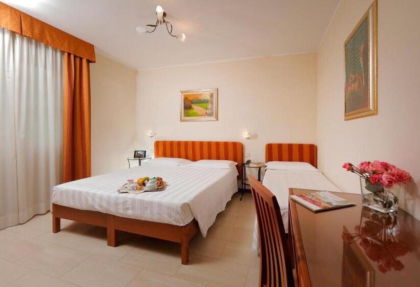 חדר סטנדרט לשלושה, Michelangelo