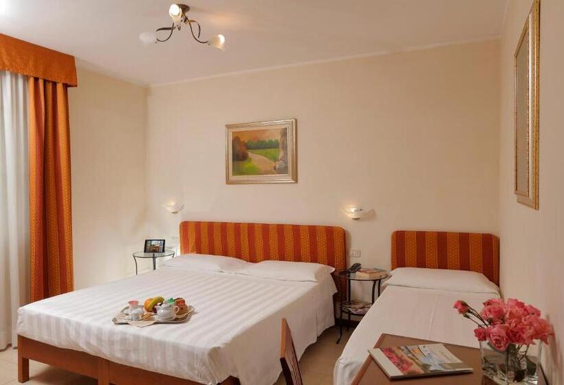 חדר סטנדרט לשלושה, Michelangelo