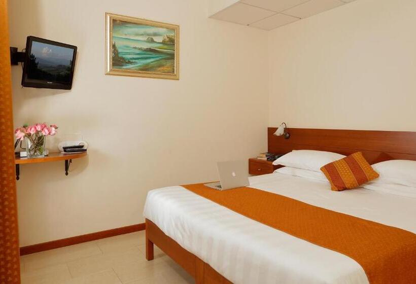 סוויטת ג'וניור, Michelangelo