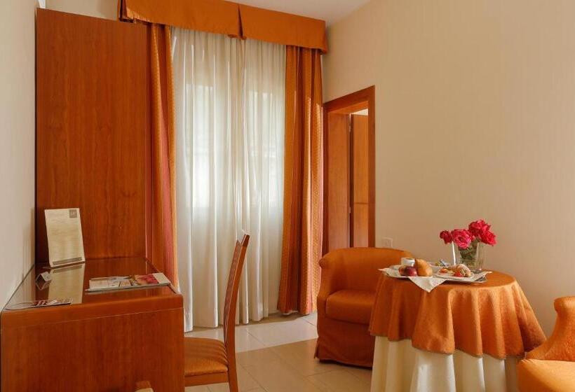 סוויטת ג'וניור, Michelangelo