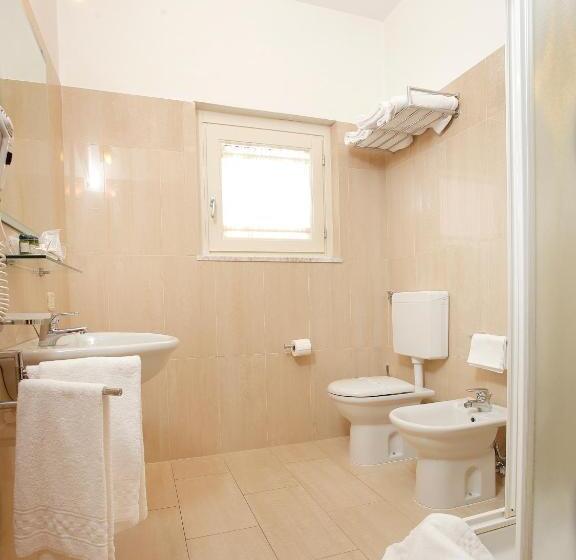 חדר סטנדרט לארבעה, Michelangelo