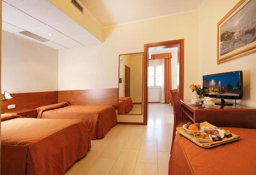 חדר סטנדרטי לחמישה אנשים, Michelangelo