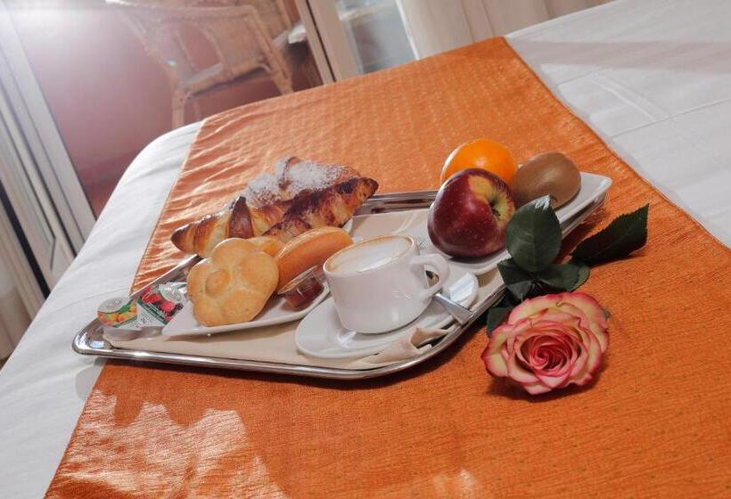 חדר סופריור עם מרפסת, Michelangelo