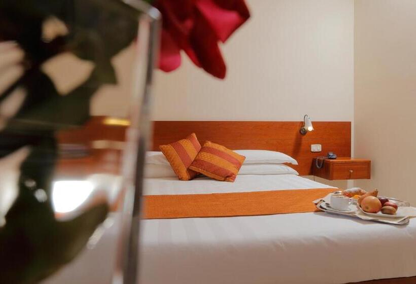 חדר סופריור עם מרפסת, Michelangelo