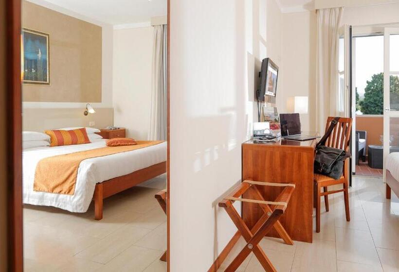 חדר סופריור עם מרפסת, Michelangelo