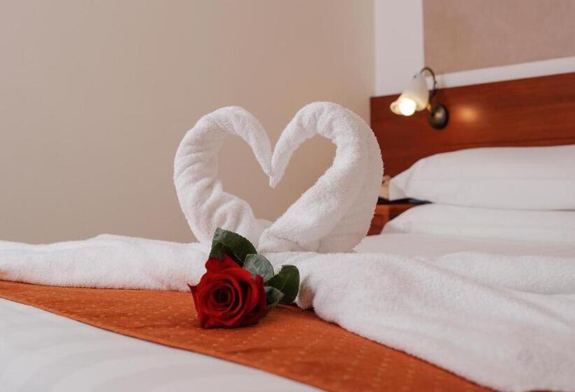 סוויטת ג'וניור, Michelangelo