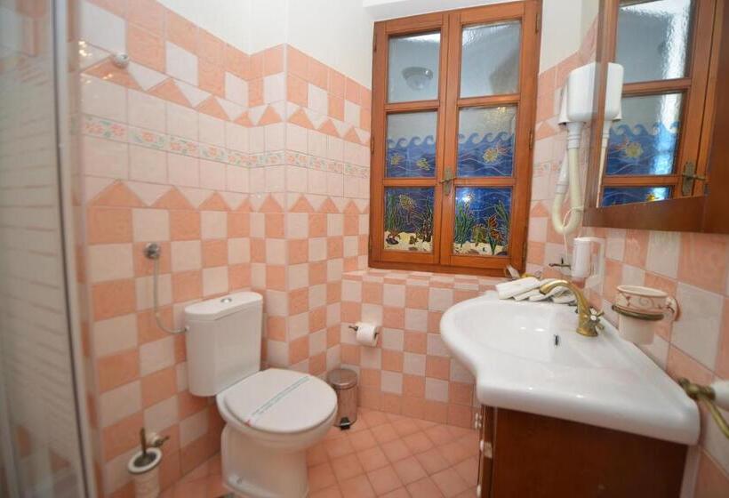 חדר סטנדרט לשלושה, Monte Cristo