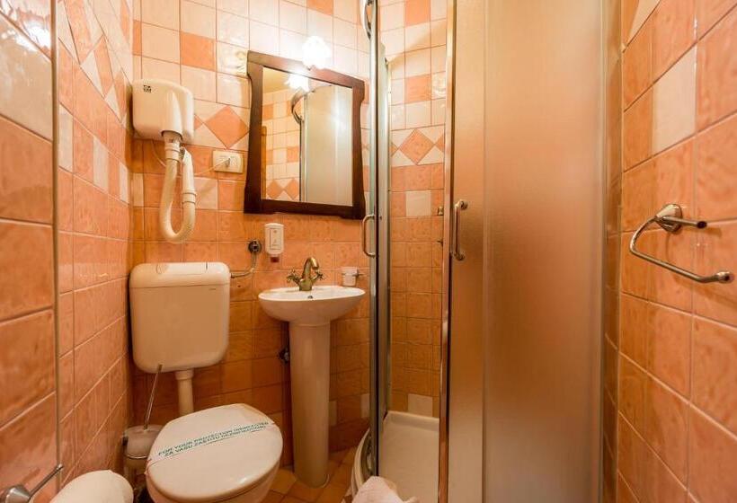 חדר אקונומי, Monte Cristo