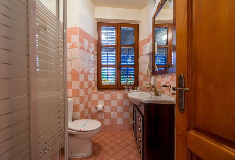 חדר סטנדרט לשלושה, Monte Cristo