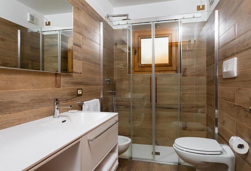 이코노미 룸, Natale