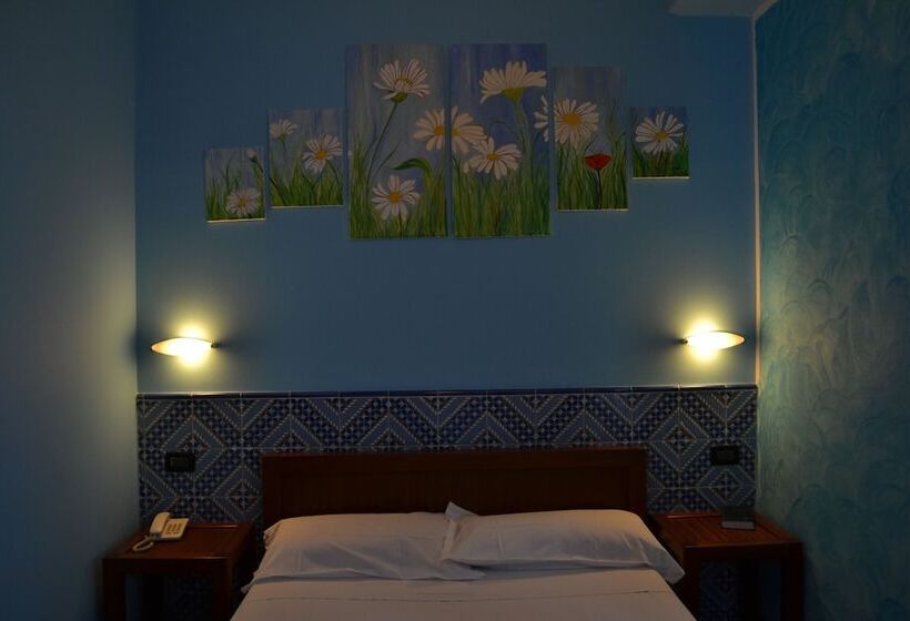 标准单人间, Petit