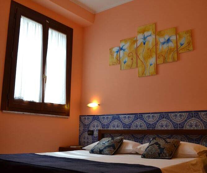 标准三人间, Petit