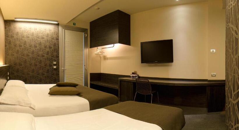 חדר סטנדרט לשלושה, Pineta