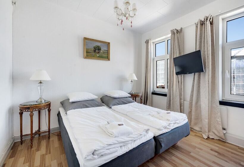 家庭间, Postgaarden