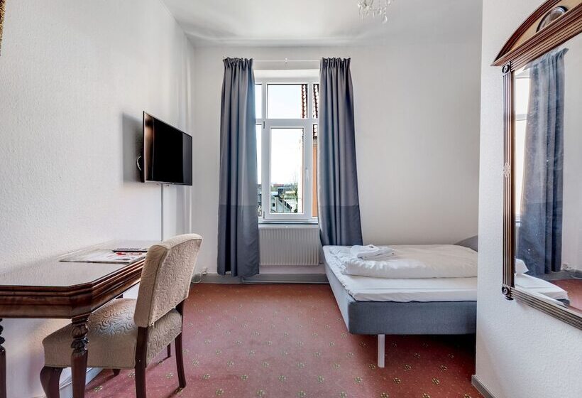 标准单人间, Postgaarden