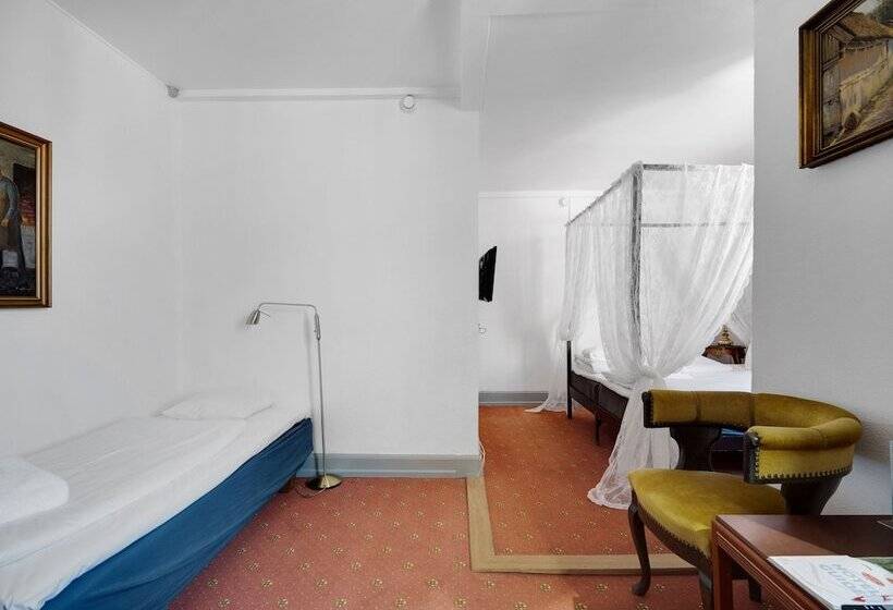 标准三人间, Postgaarden