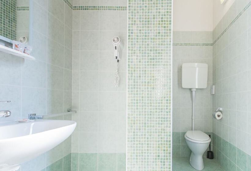 コンフォートトリプルルーム, Sahib