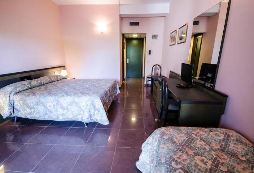 غرفة قياسية ثلاثية, Torre Del Sole