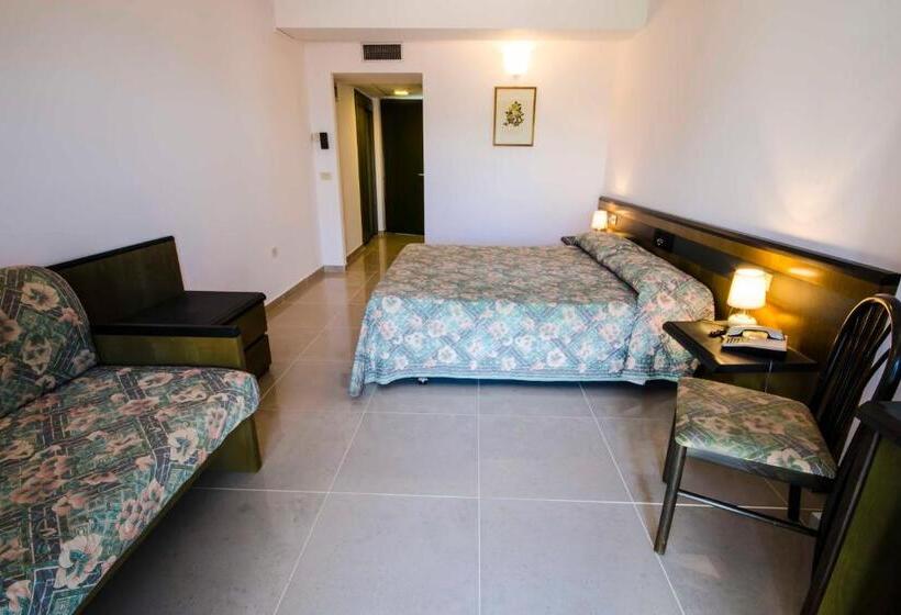 غرفة سوبيريور ثلاثية, Torre Del Sole