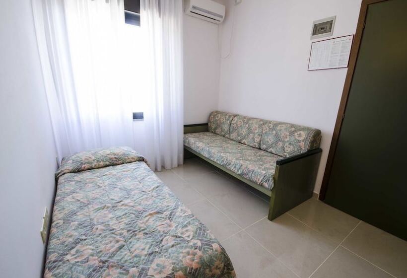 غرفة قياسية رباعية, Torre Del Sole