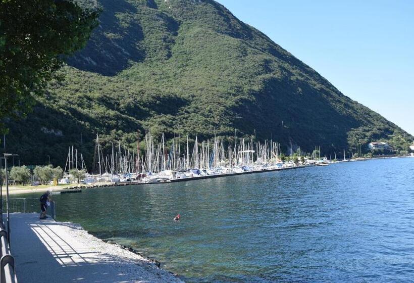 패밀리 룸, Vela Azzurra