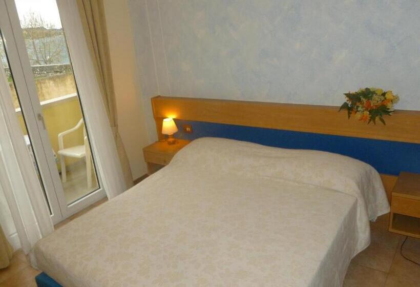 스탠다드 룸 호수 전망, Vela Azzurra