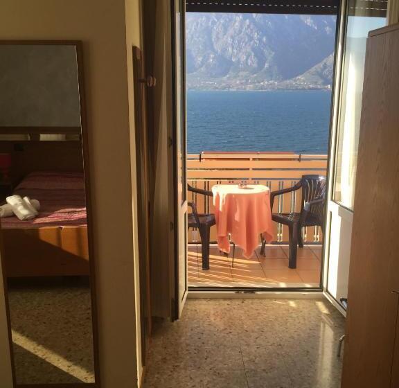 스탠다드 룸 호수 전망, Vela Azzurra