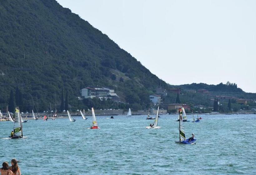 패밀리 룸, Vela Azzurra