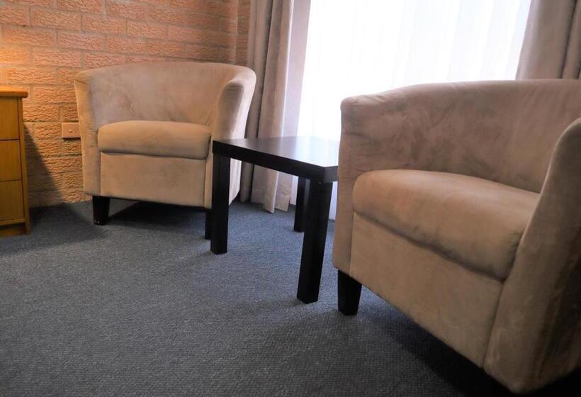 اتاق اجرایی با تخت بزرگ, Golden Chain Aalana Motor Inn