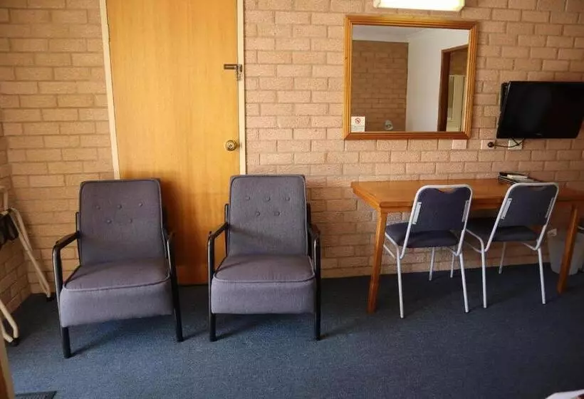 اتاق سوپریور با تخت بزرگ, Golden Chain Aalana Motor Inn