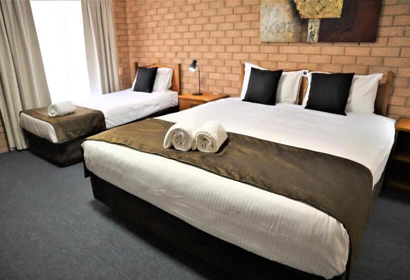 اتاق سوپریور با تخت بزرگ, Golden Chain Aalana Motor Inn