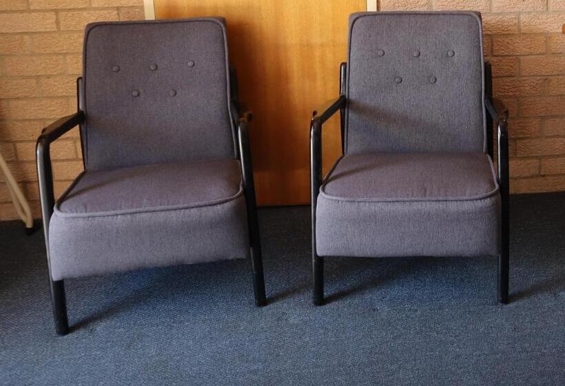 اتاق لوکس, Golden Chain Aalana Motor Inn