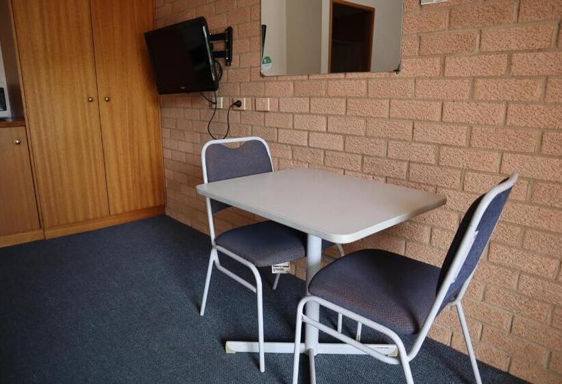 اتاق خانوادگی, Golden Chain Aalana Motor Inn